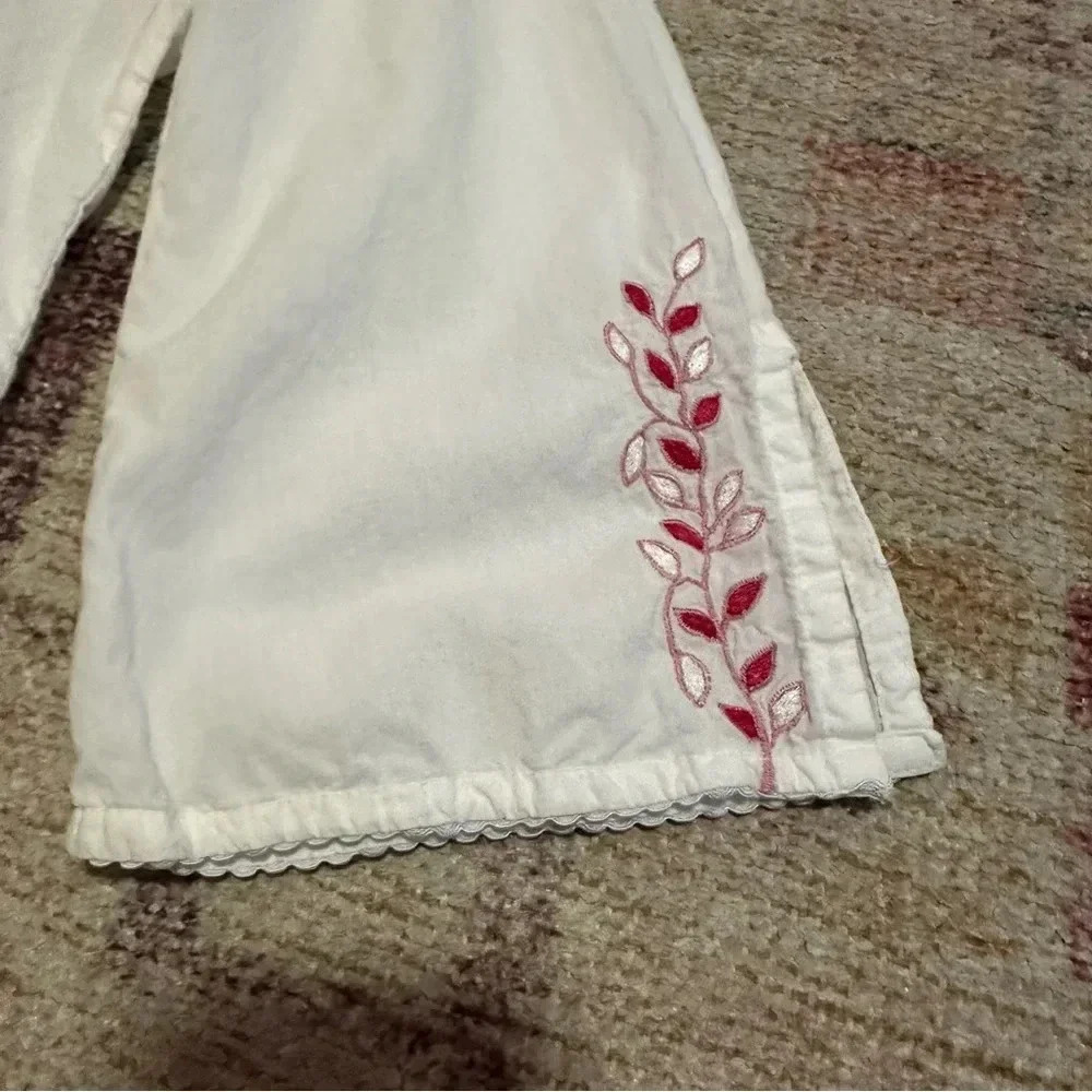 Y2K White embroidered floral blouse with pink accents size medium - Picture 6 of 12